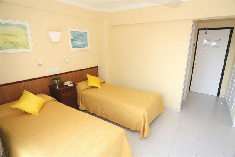 Hsr Gil (Adults Only) Hostel Palmanova Kültér fotó