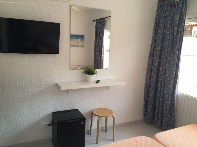 Hsr Gil (Adults Only) Hostel Palmanova Kültér fotó