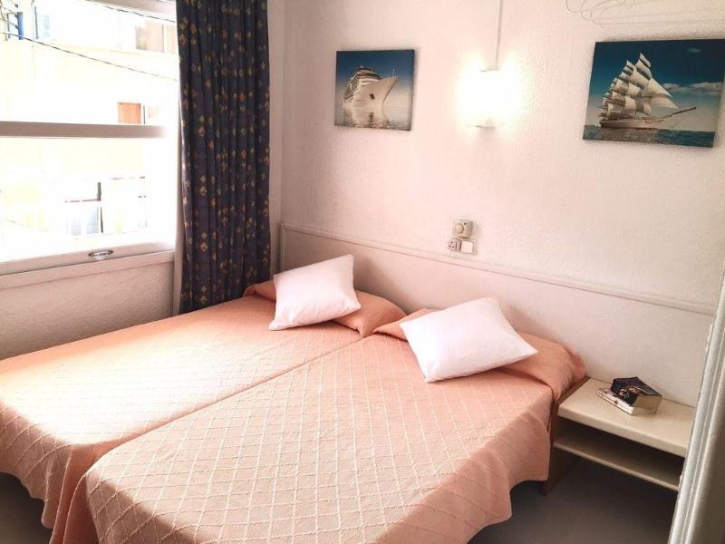 Hsr Gil (Adults Only) Hostel Palmanova Kültér fotó